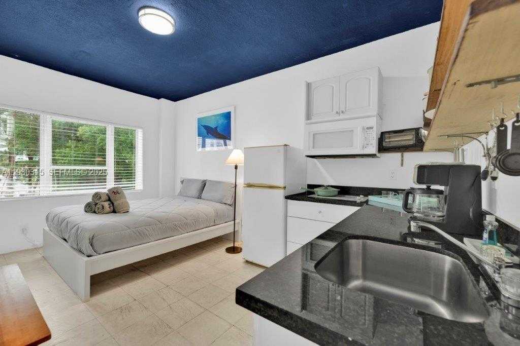 Small Image of 255 WEST 24TH ST #302, Miami Beach Number 5