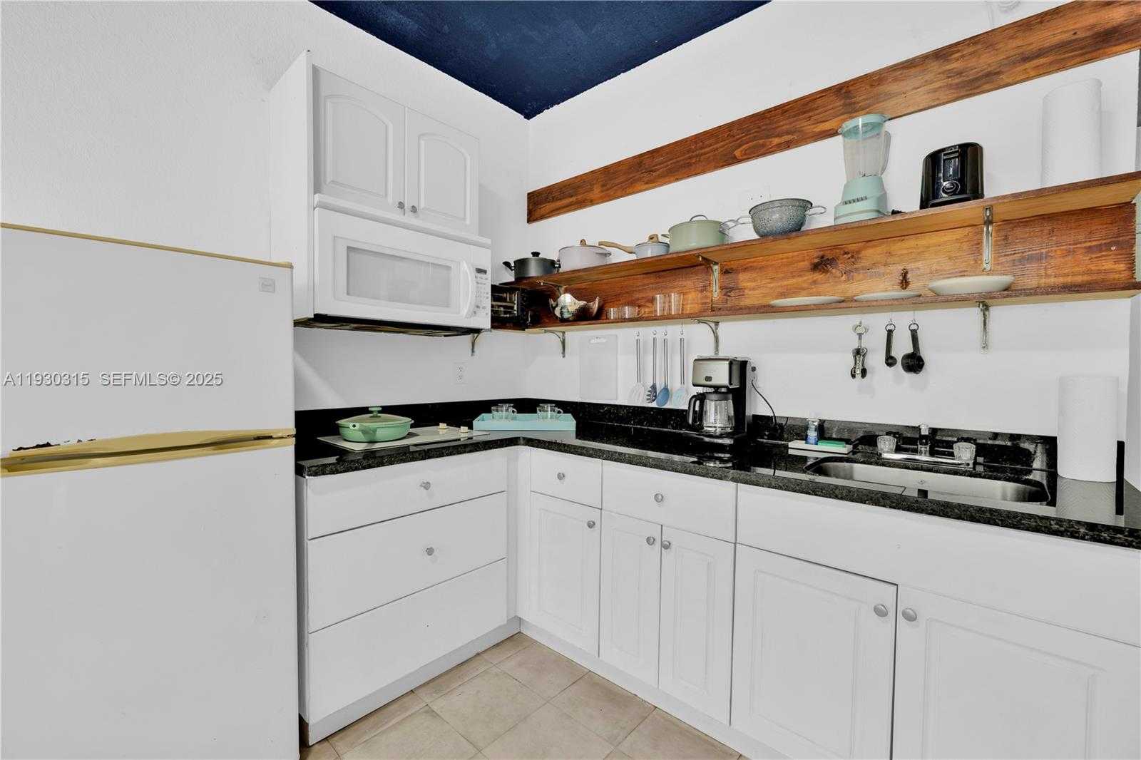 Small Image of 255 WEST 24TH ST #302, Miami Beach Number 7