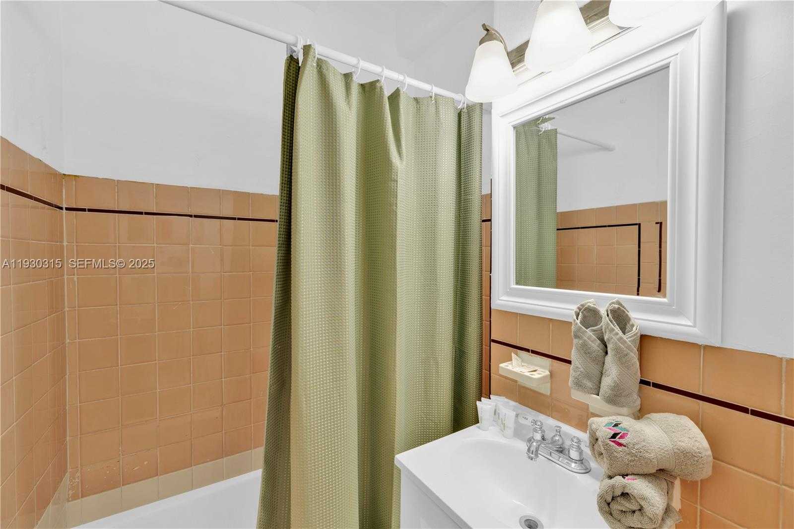 Small Image of 255 WEST 24TH ST #302, Miami Beach Number 8