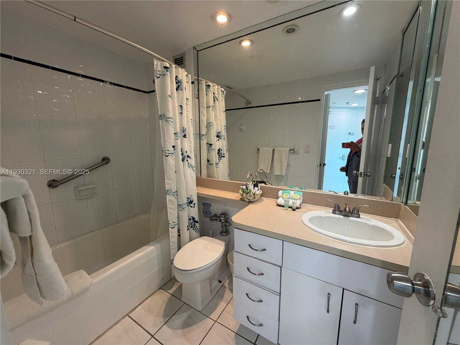 Small Image of 5445 COLLINS AVE #1506, Miami Beach Number 7