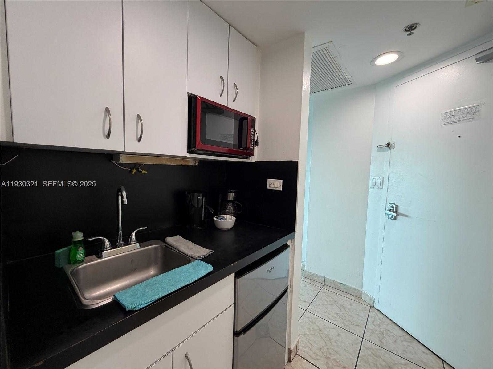 Small Image of 5445 COLLINS AVE #1506, Miami Beach Number 9