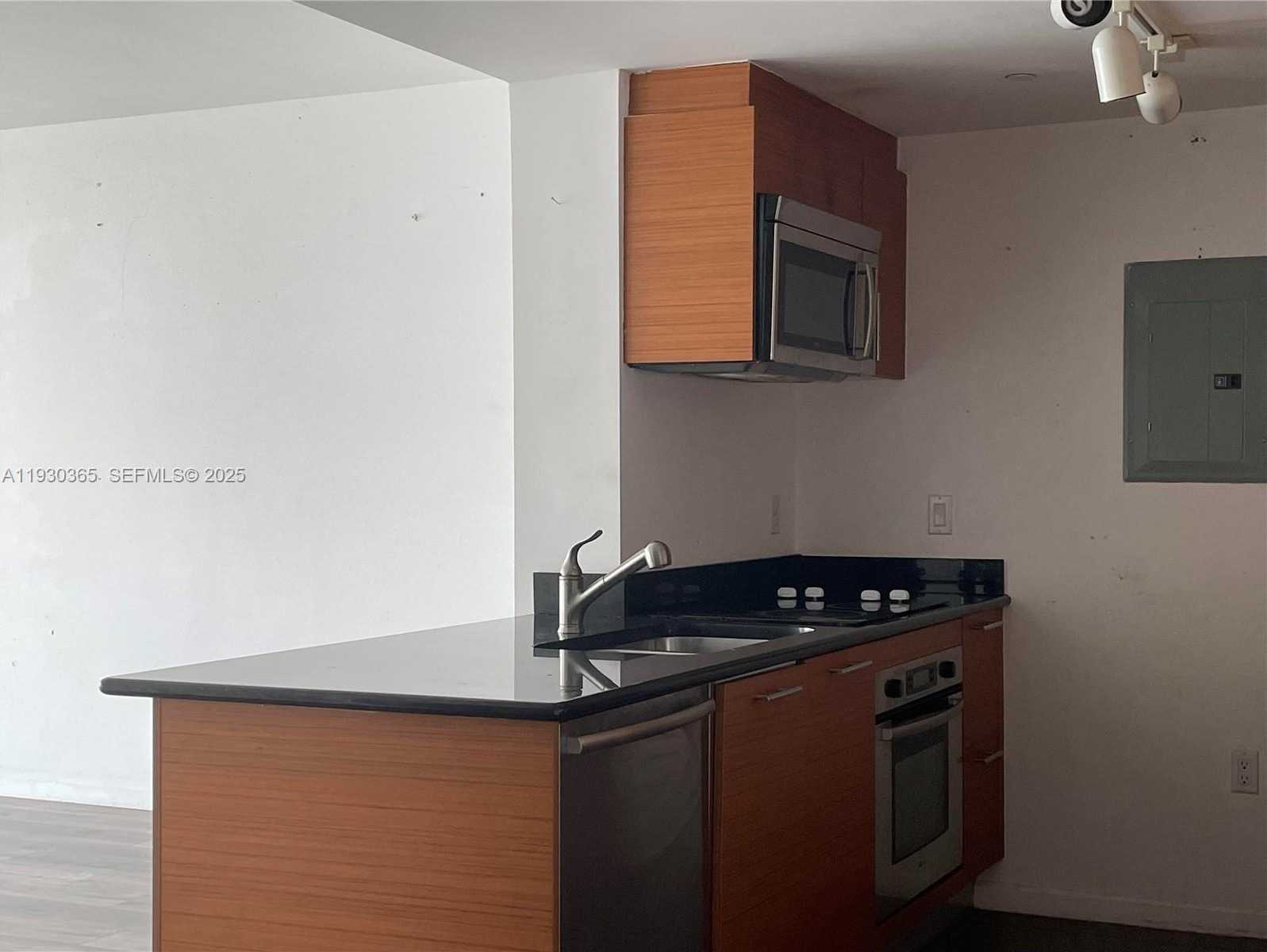 Small Image of 50 BISCAYNE BLVD #4105, Miami Number 6
