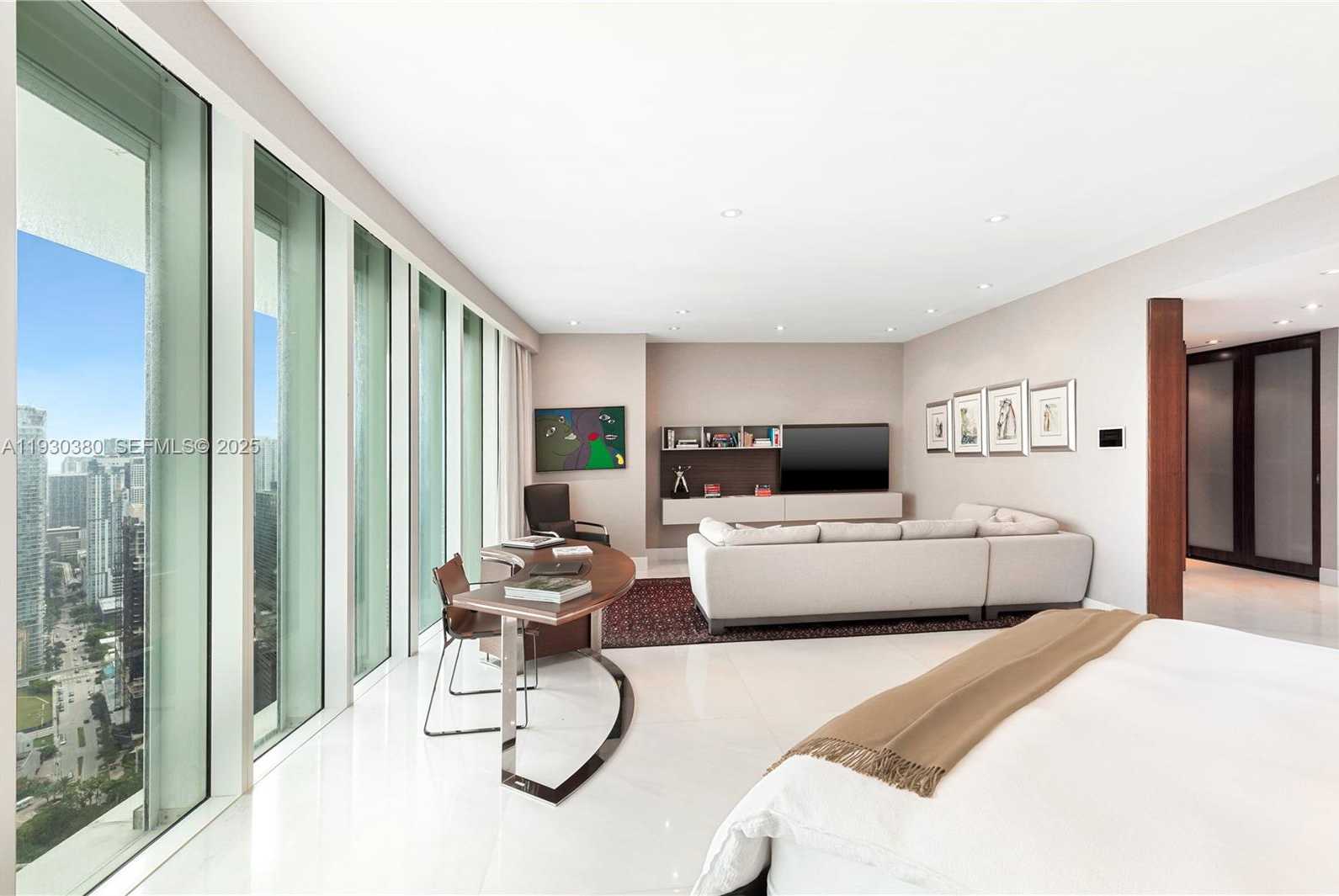 Small Image of 1643 BRICKELL AVE #PH 4901 + Dock, Miami Number 26