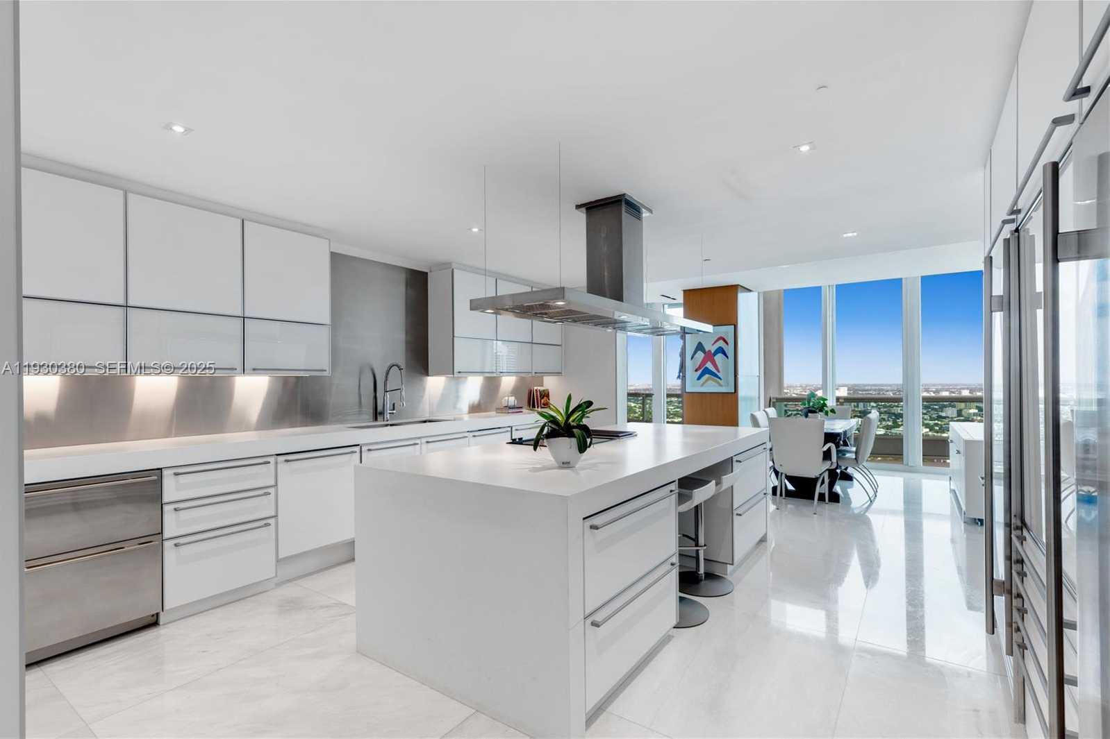 Small Image of 1643 BRICKELL AVE #PH 4901 + Dock, Miami Number 37