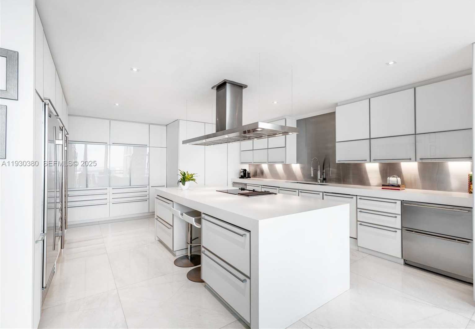 Small Image of 1643 BRICKELL AVE #PH 4901 + Dock, Miami Number 39