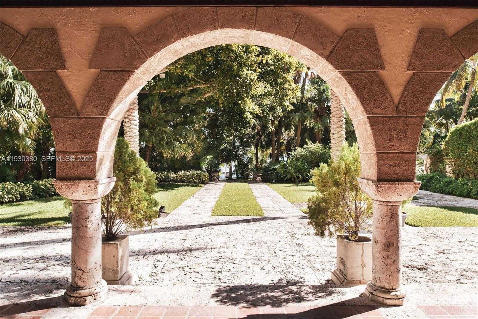 Small Image of 1643 BRICKELL AVE #PH 4901 + Dock, Miami Number 69