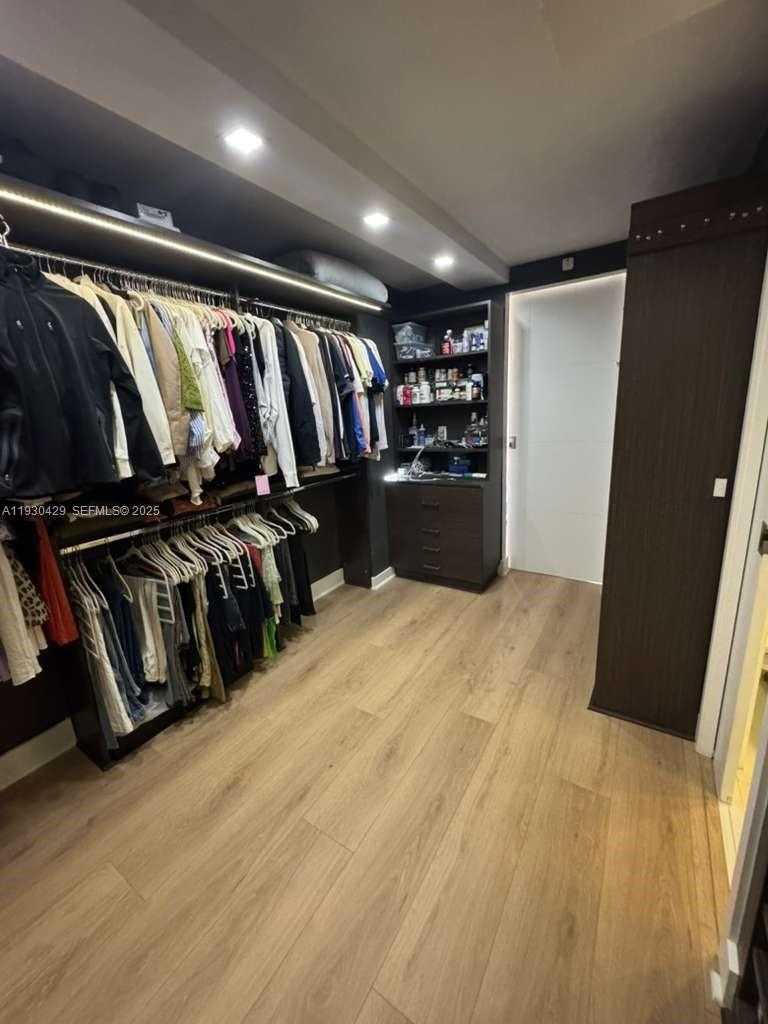 Small Image of 4000 TOWERSIDE TER #1901, Miami Number 27