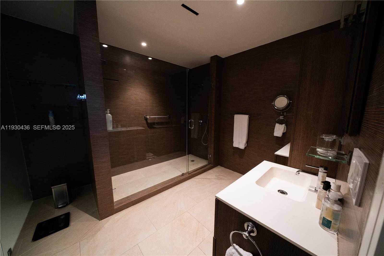 Small Image of 1425 BRICKELL AVE #57A, Miami Number 11