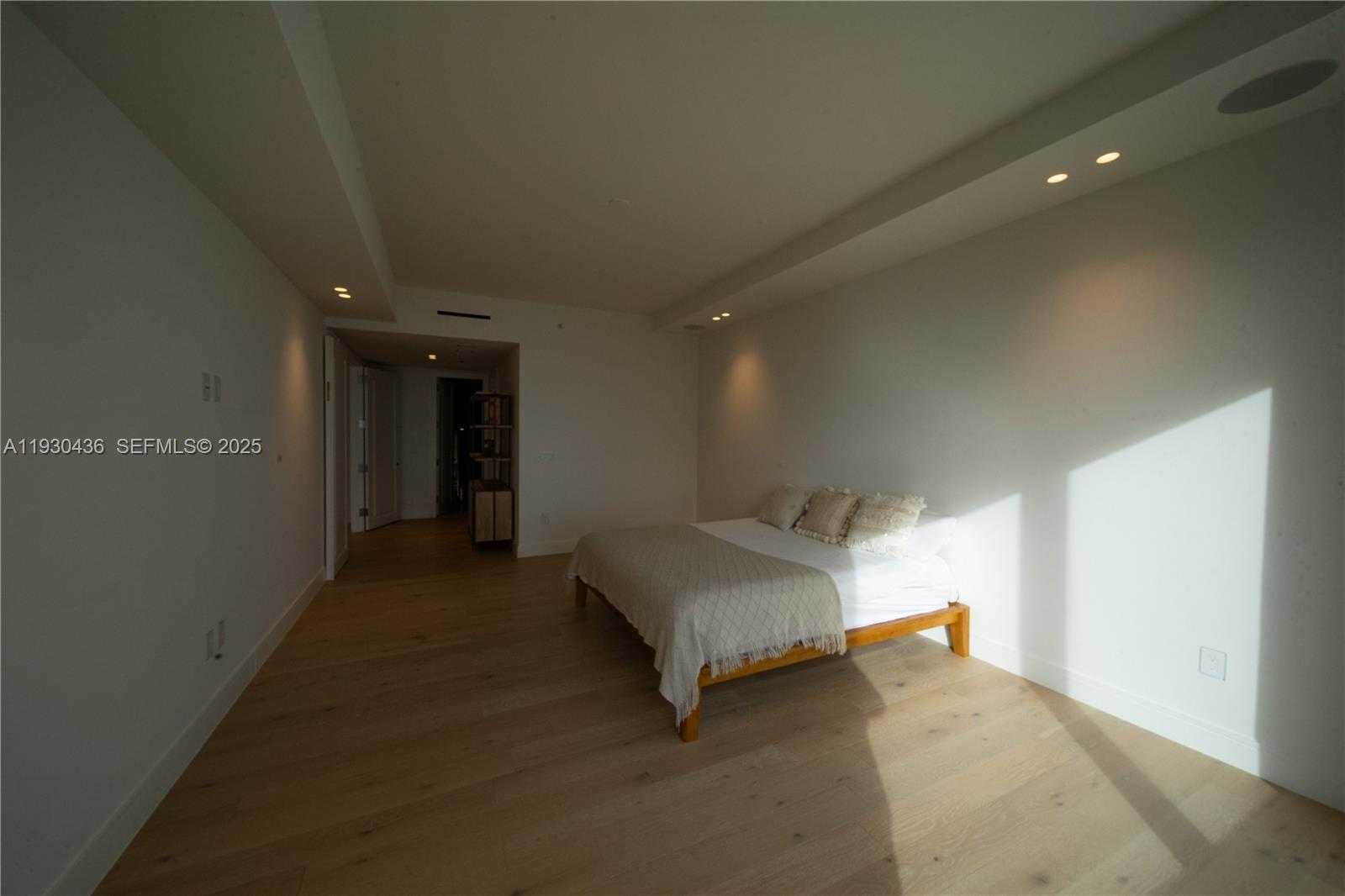 Small Image of 1425 BRICKELL AVE #57A, Miami Number 9