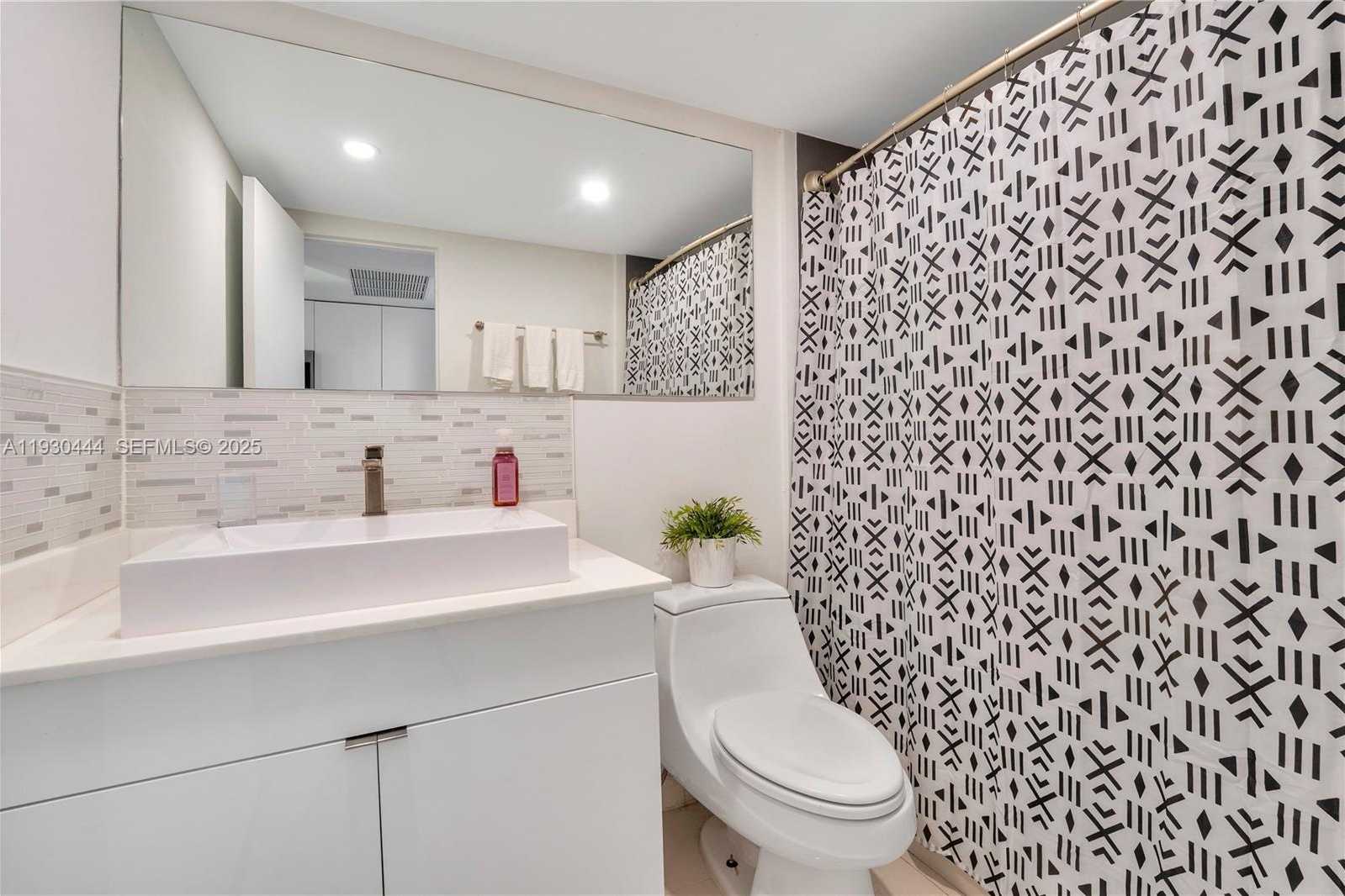 Small Image of 19201 COLLINS AVE #124, Sunny Isles Beach Number 12