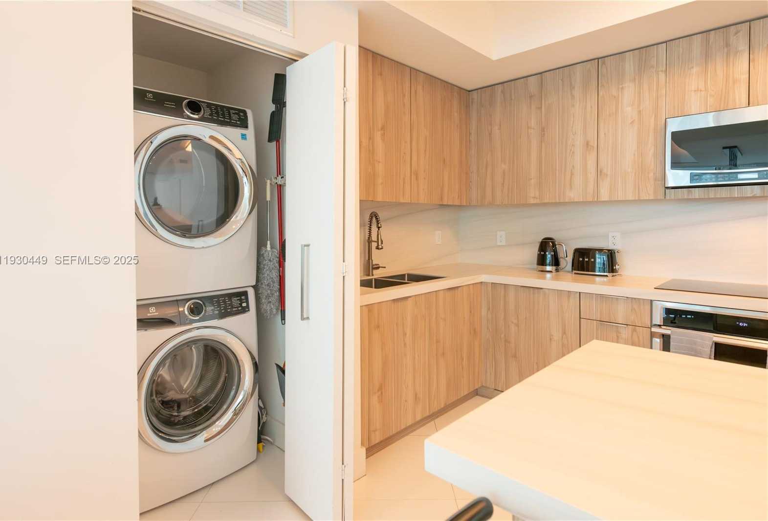 Small Image of 3131 NORTH EAST 188TH ST #2-605, Aventura Number 25