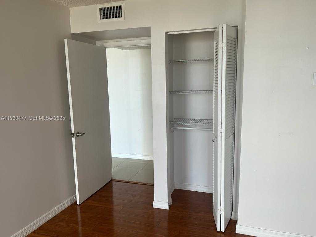 Small Image of 1450 BRICKELL BAY DR #1606, Miami Number 13