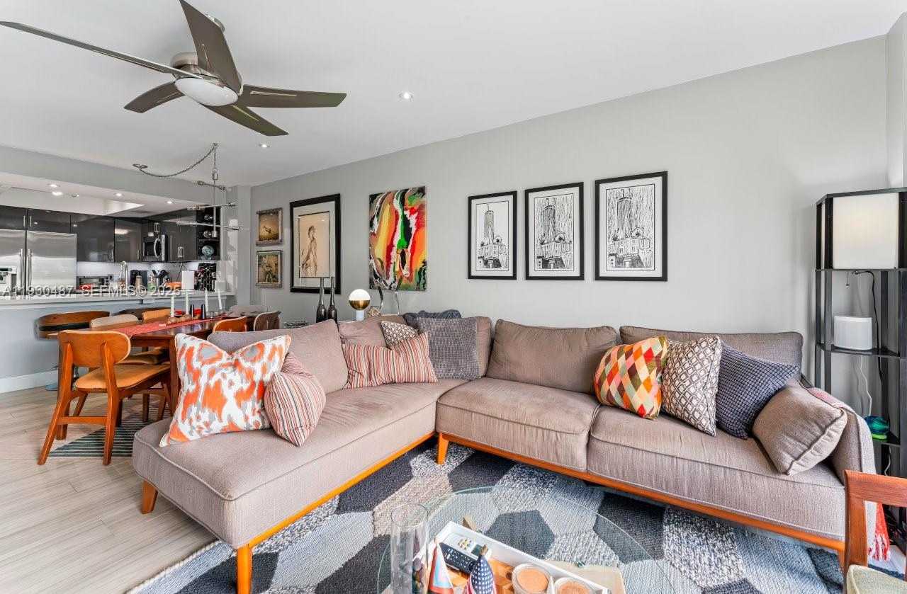 Small Image of 1450 LINCOLN RD #307, Miami Beach Number 3