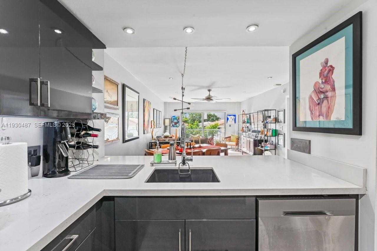 Small Image of 1450 LINCOLN RD #307, Miami Beach Number 6