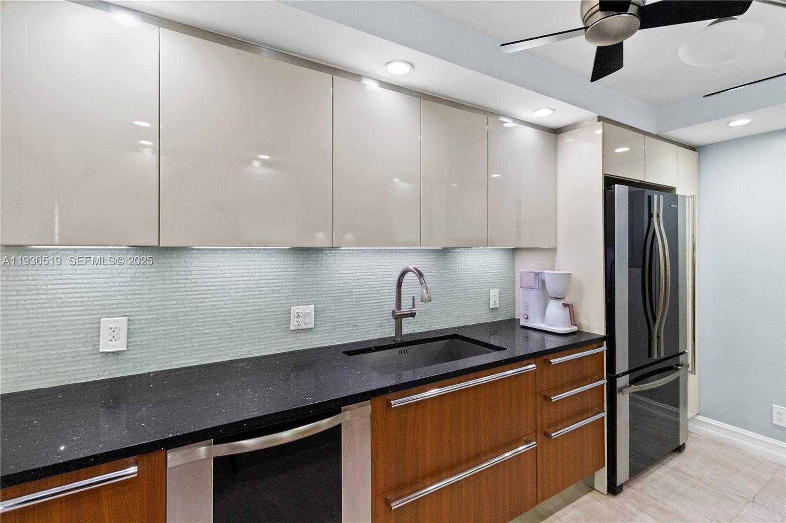 Small Image of 1880 SOUTH OCEAN DR #TS106, Hallandale Beach Number 28