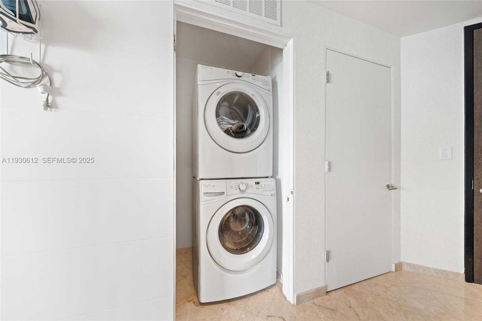 Small Image of 88 SOUTH WEST 7TH ST #3212, Miami Number 32