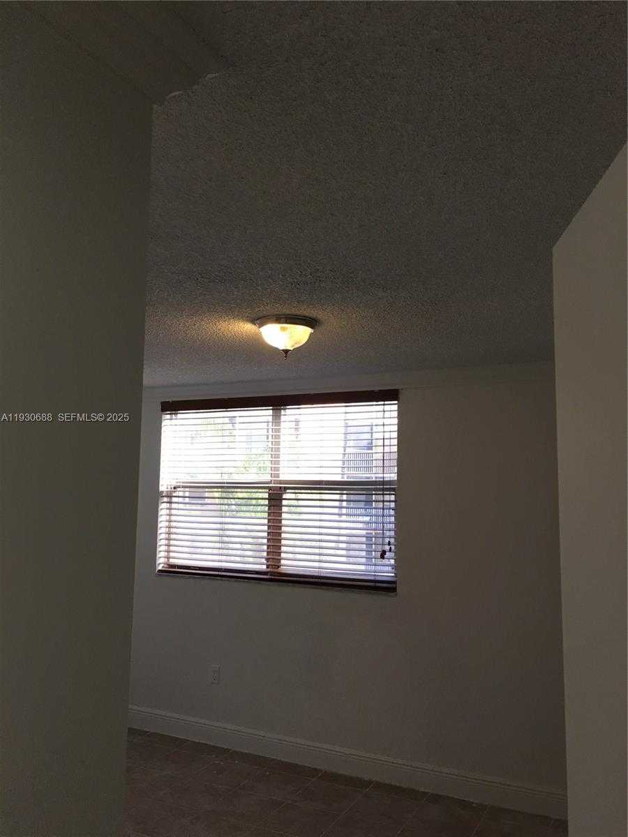 Small Image of 8255 LAKE DR #206, Doral Number 10