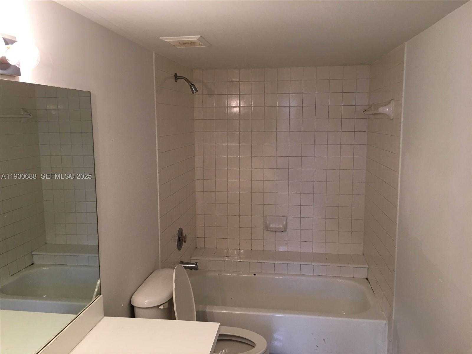 Small Image of 8255 LAKE DR #206, Doral Number 11