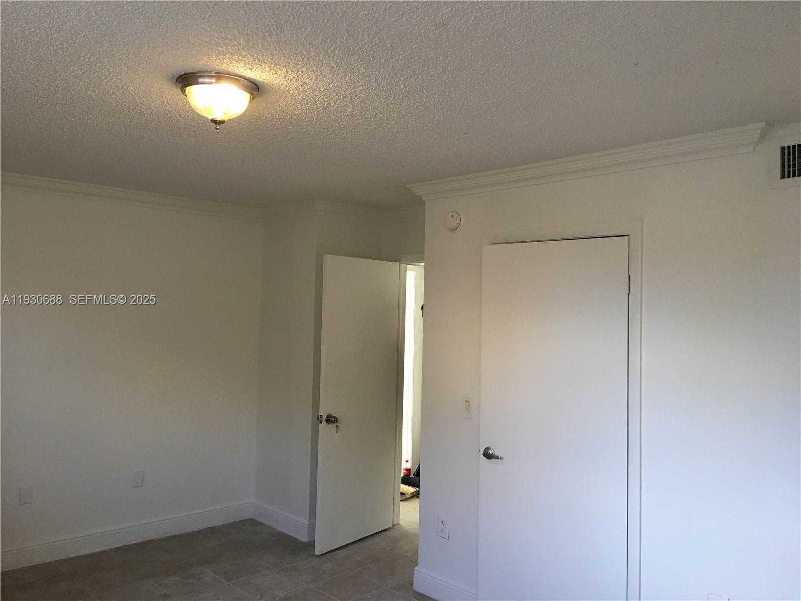 Small Image of 8255 LAKE DR #206, Doral Number 12