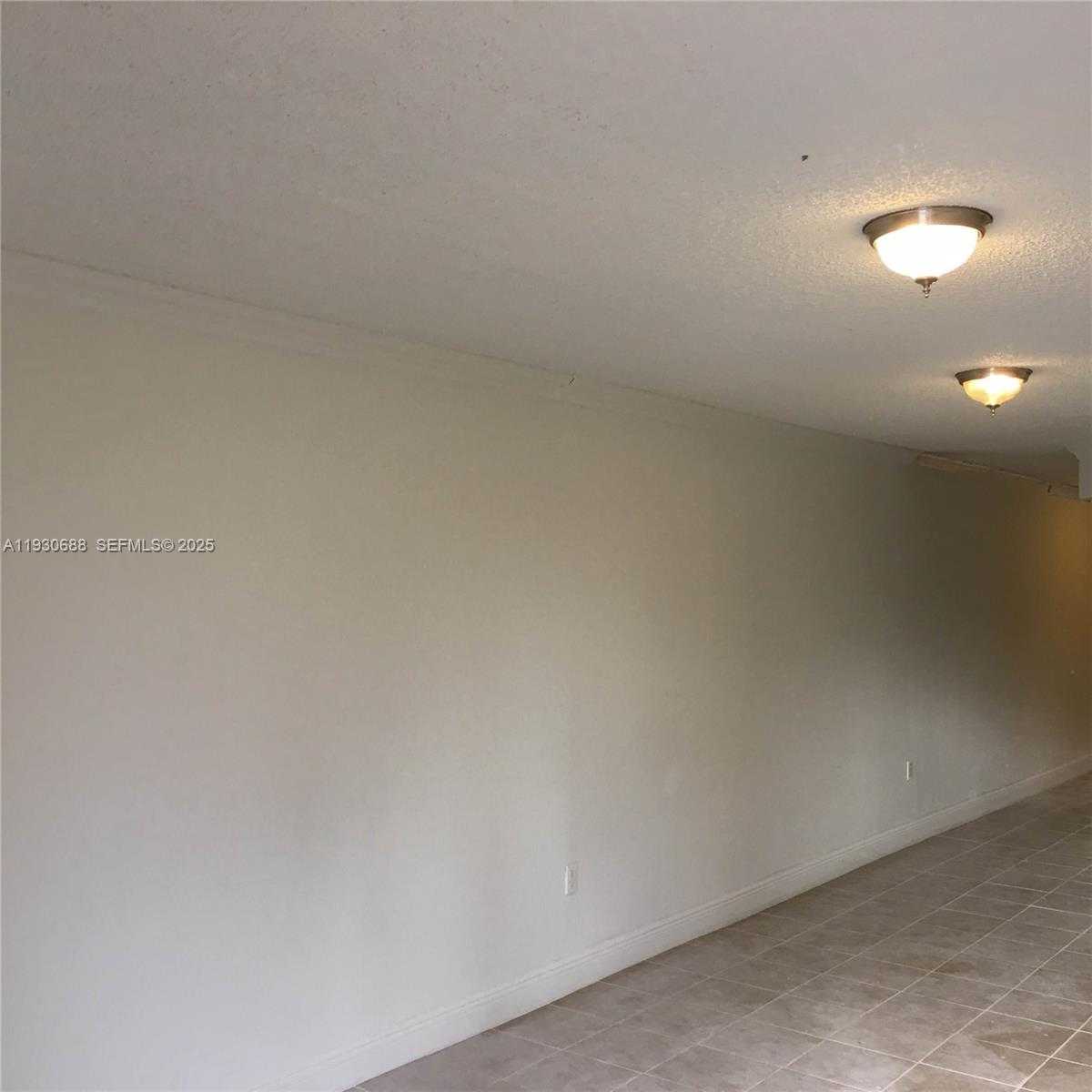 Small Image of 8255 LAKE DR #206, Doral Number 14