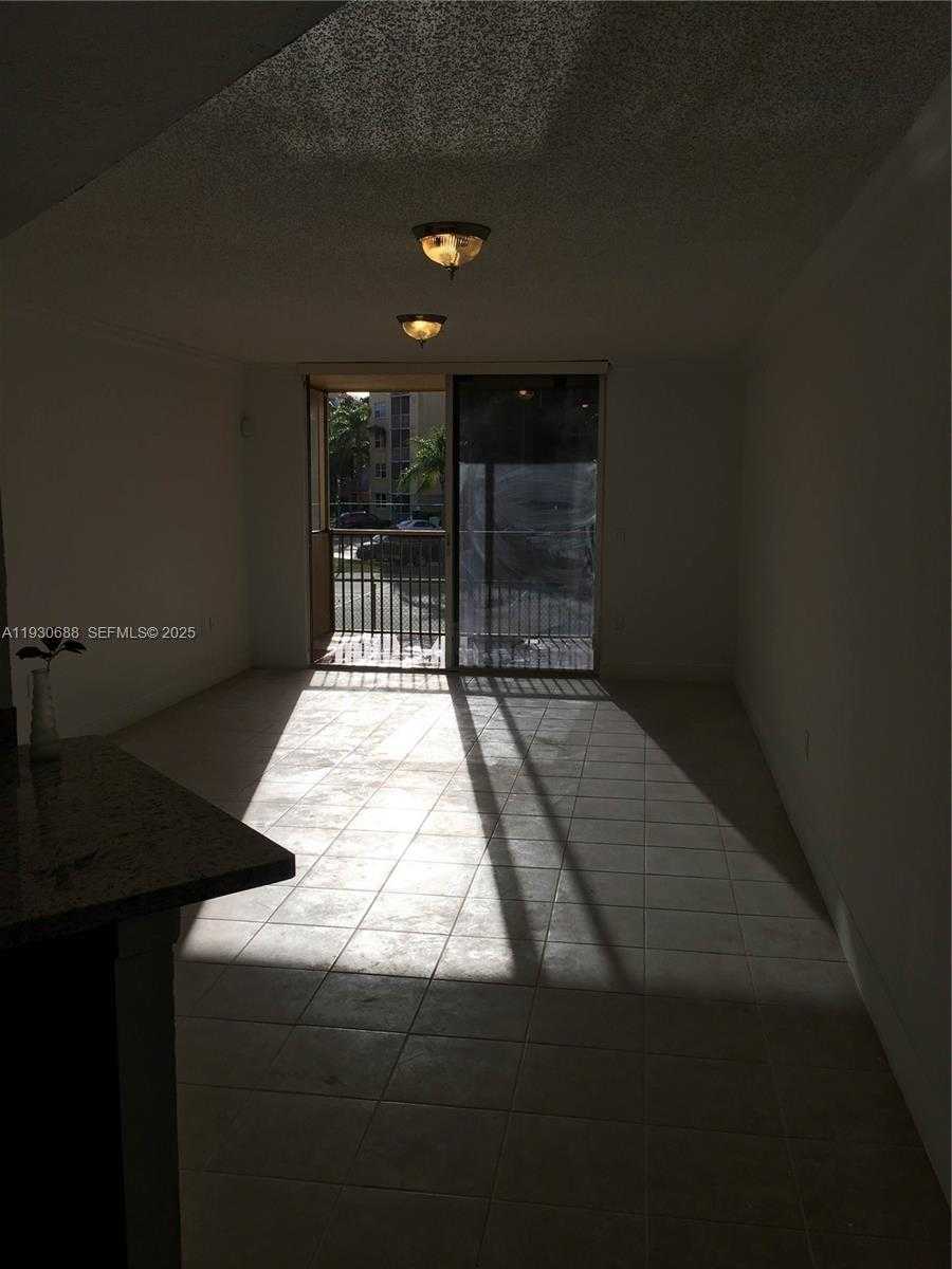 Small Image of 8255 LAKE DR #206, Doral Number 4