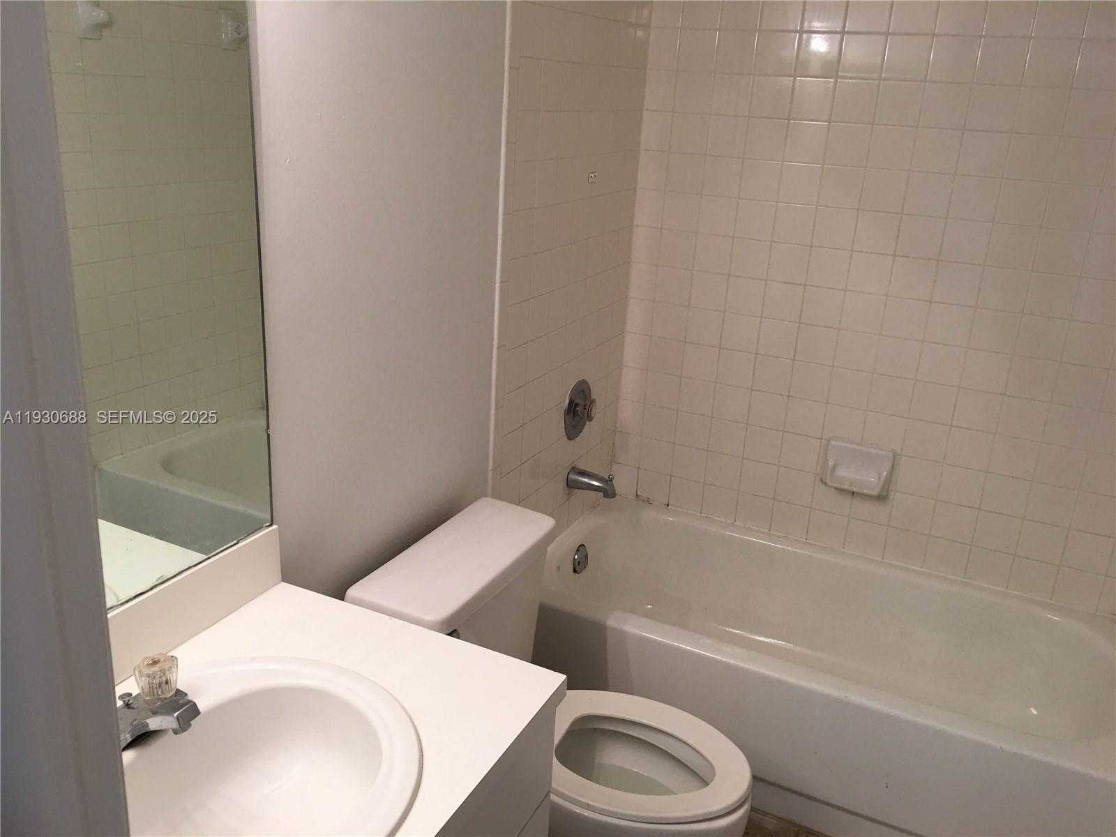 Small Image of 8255 LAKE DR #206, Doral Number 5