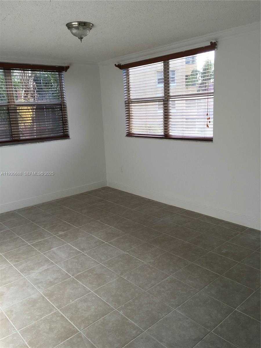 Small Image of 8255 LAKE DR #206, Doral Number 6
