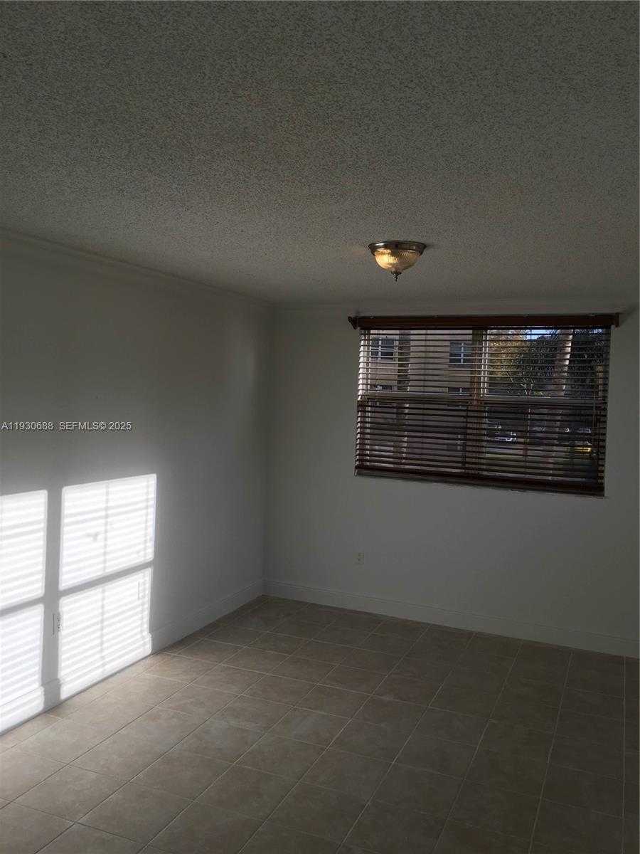 Small Image of 8255 LAKE DR #206, Doral Number 9