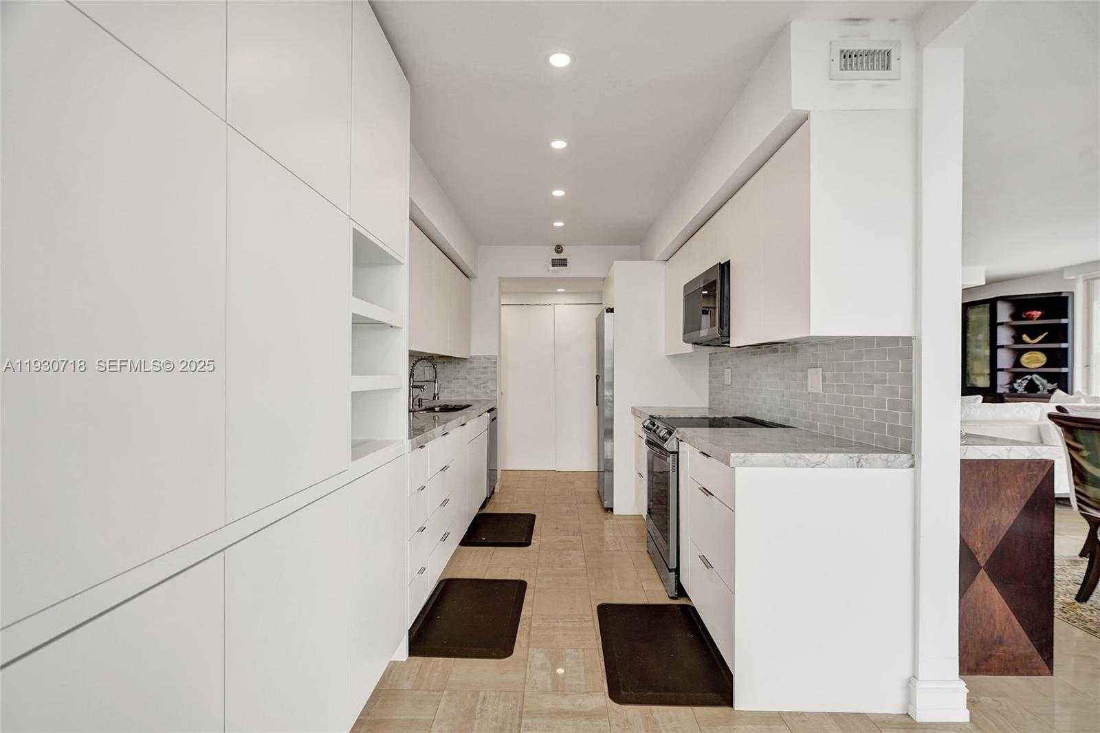 Small Image of 19355 TURNBERRY WAY #26E, Aventura Number 13