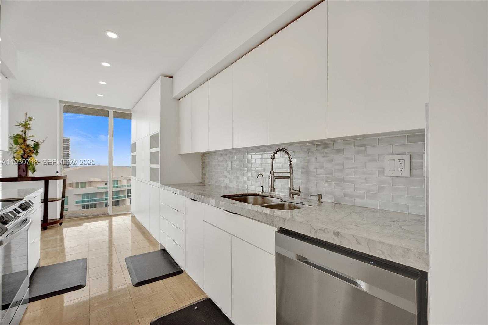 Small Image of 19355 TURNBERRY WAY #26E, Aventura Number 16