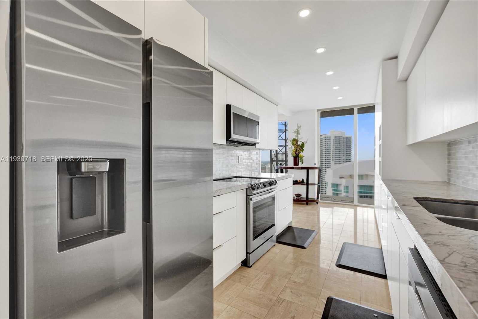 Small Image of 19355 TURNBERRY WAY #26E, Aventura Number 17