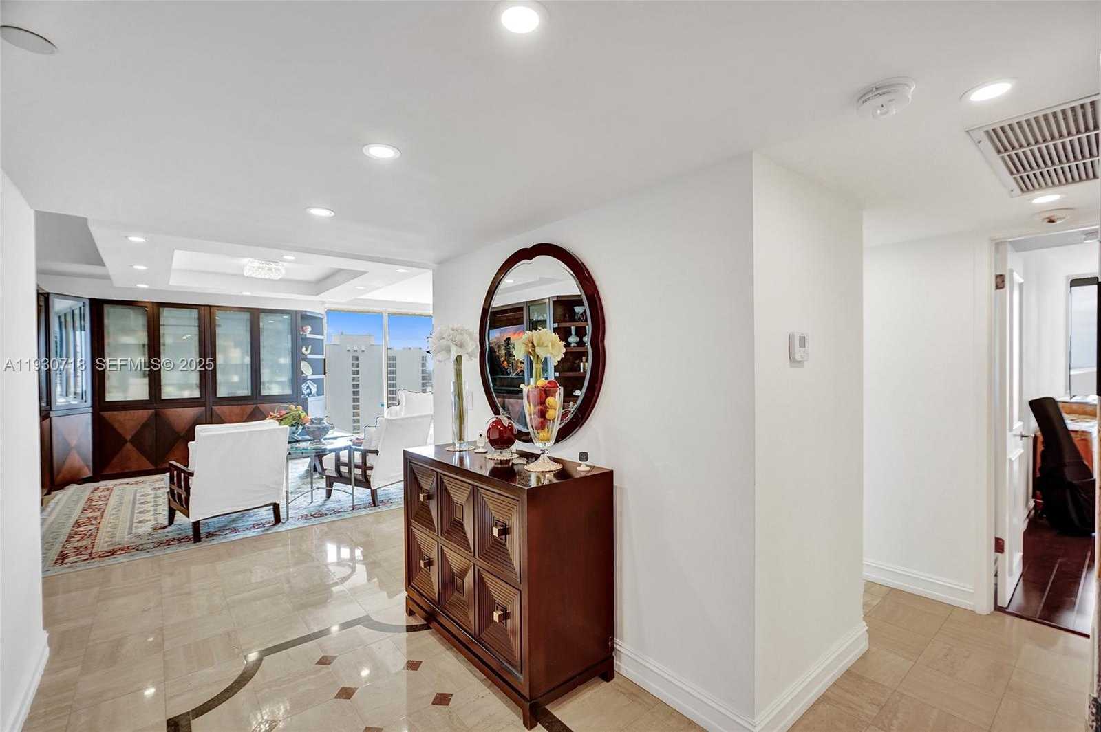 Small Image of 19355 TURNBERRY WAY #26E, Aventura Number 2