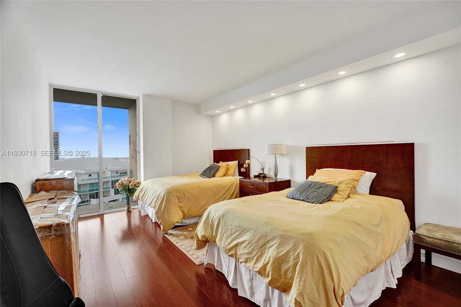 Small Image of 19355 TURNBERRY WAY #26E, Aventura Number 21