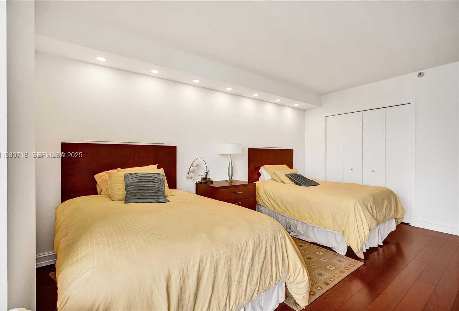 Small Image of 19355 TURNBERRY WAY #26E, Aventura Number 22