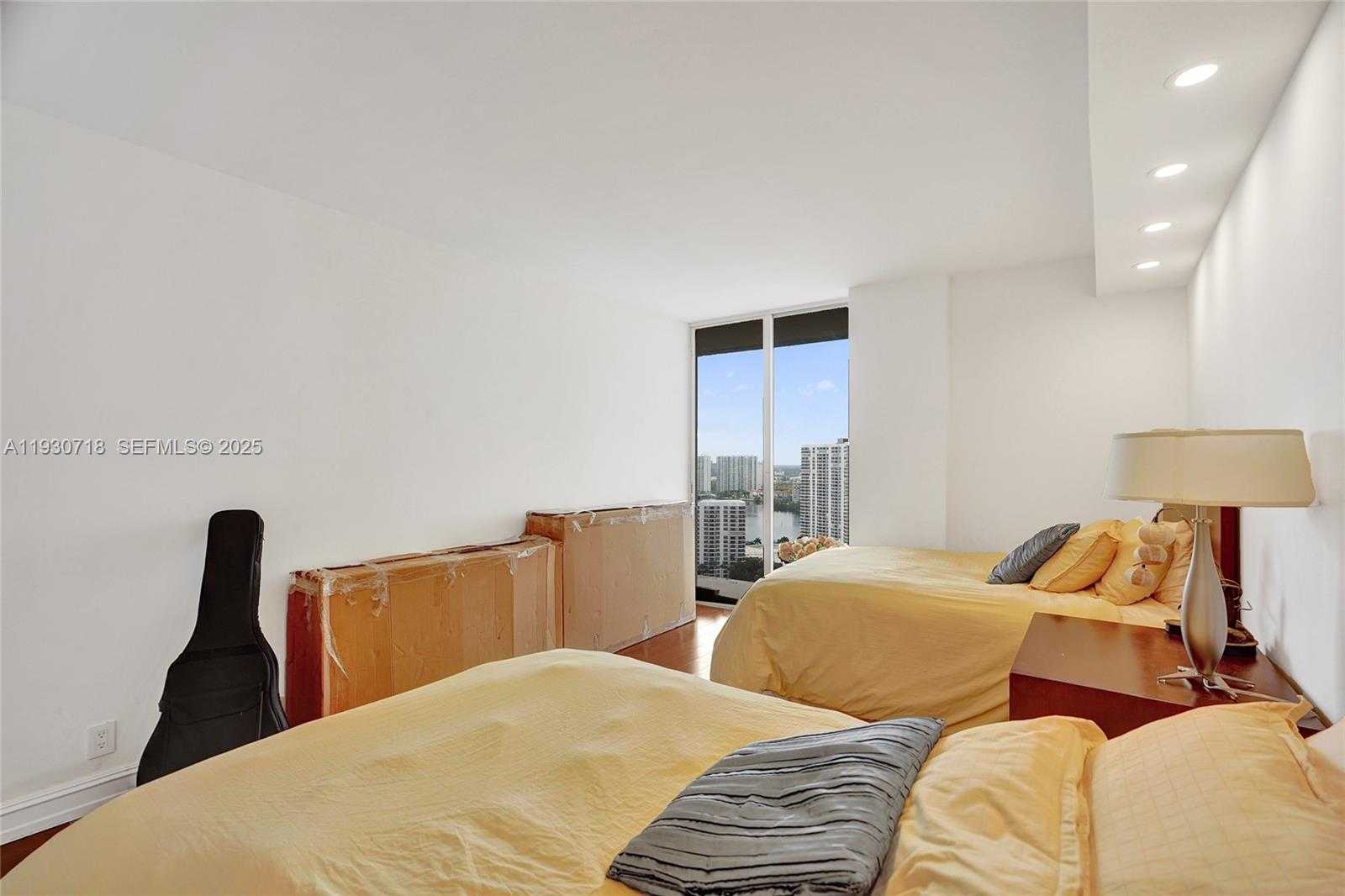 Small Image of 19355 TURNBERRY WAY #26E, Aventura Number 23