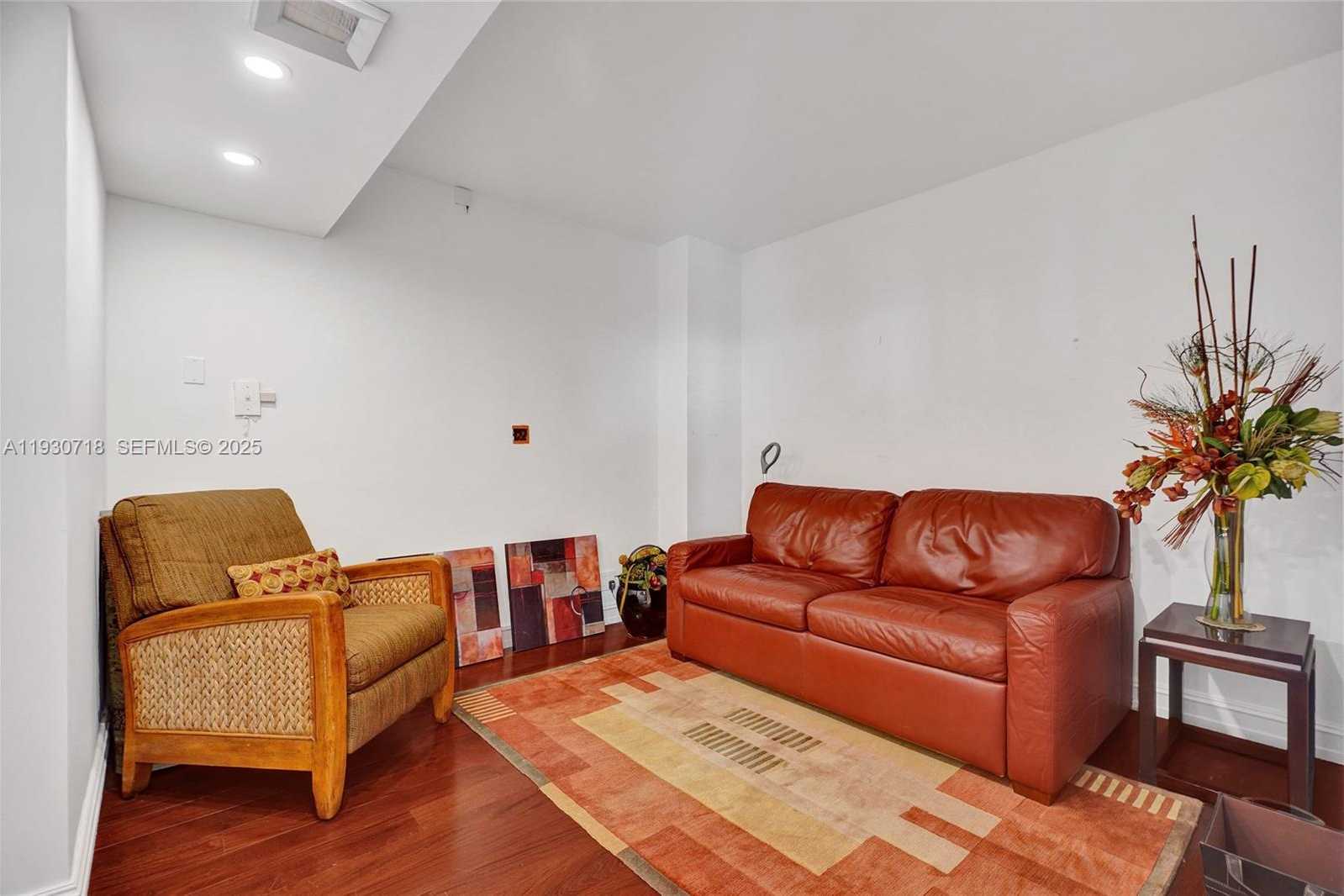 Small Image of 19355 TURNBERRY WAY #26E, Aventura Number 25