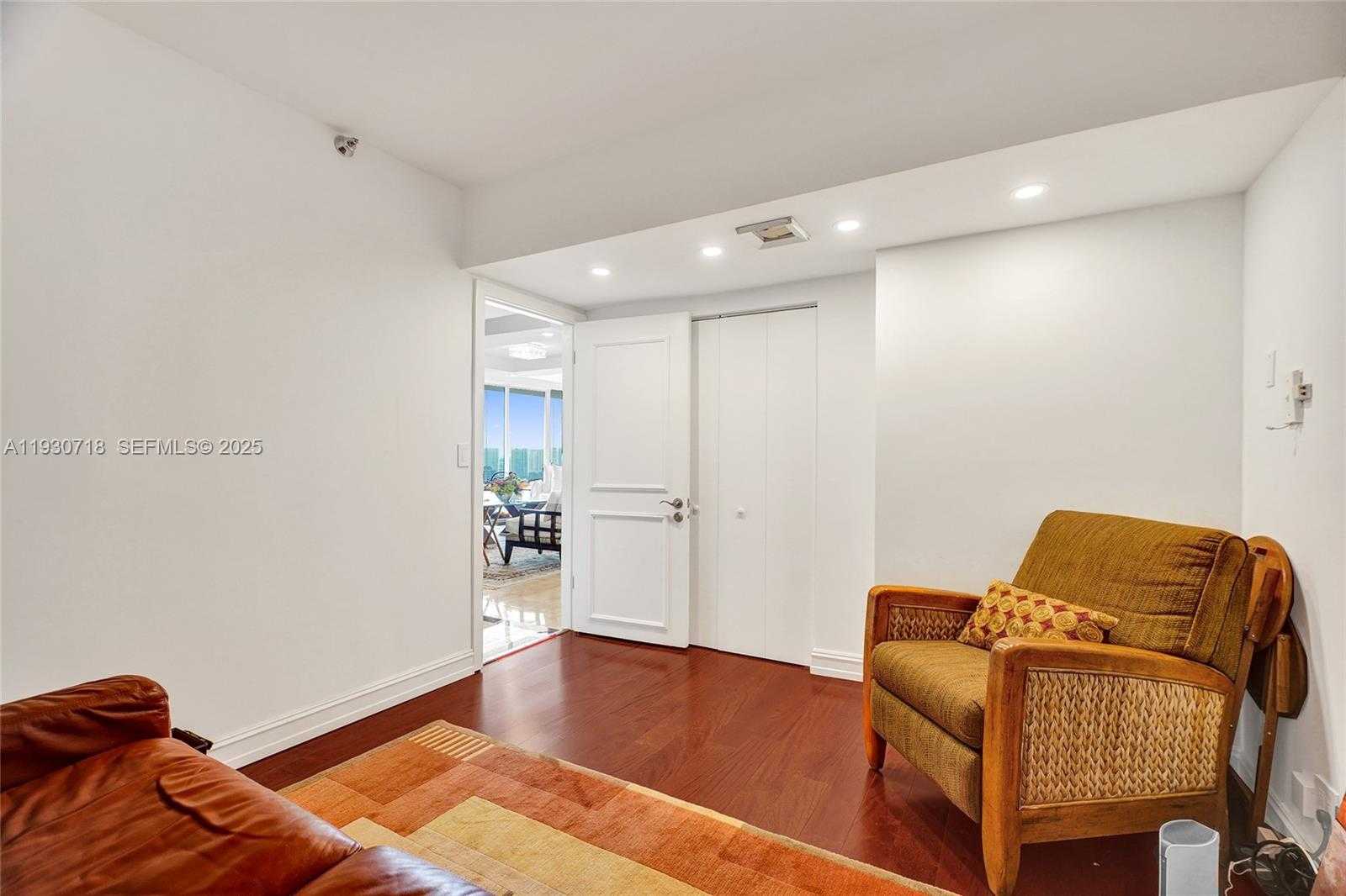 Small Image of 19355 TURNBERRY WAY #26E, Aventura Number 28