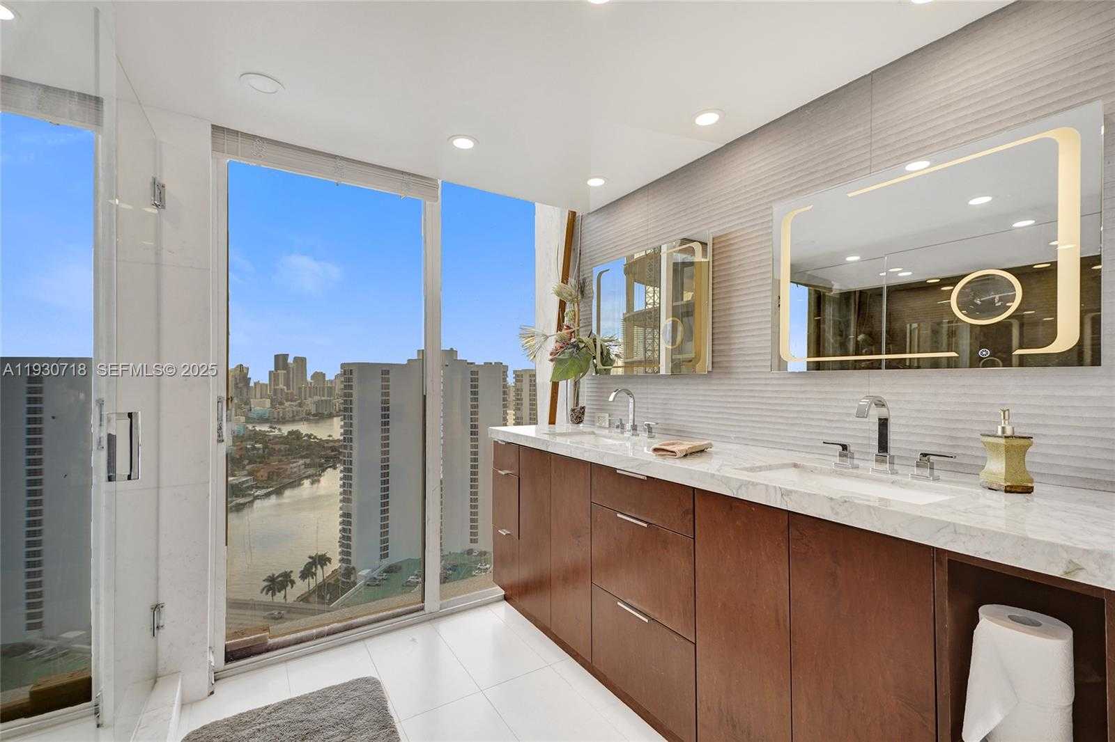 Small Image of 19355 TURNBERRY WAY #26E, Aventura Number 30