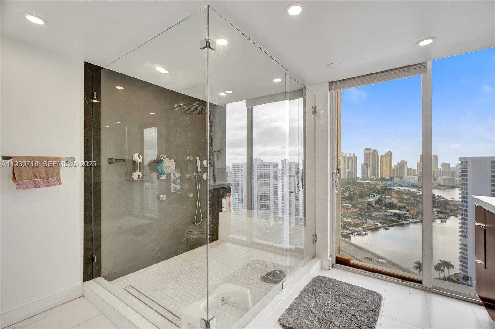 Small Image of 19355 TURNBERRY WAY #26E, Aventura Number 31