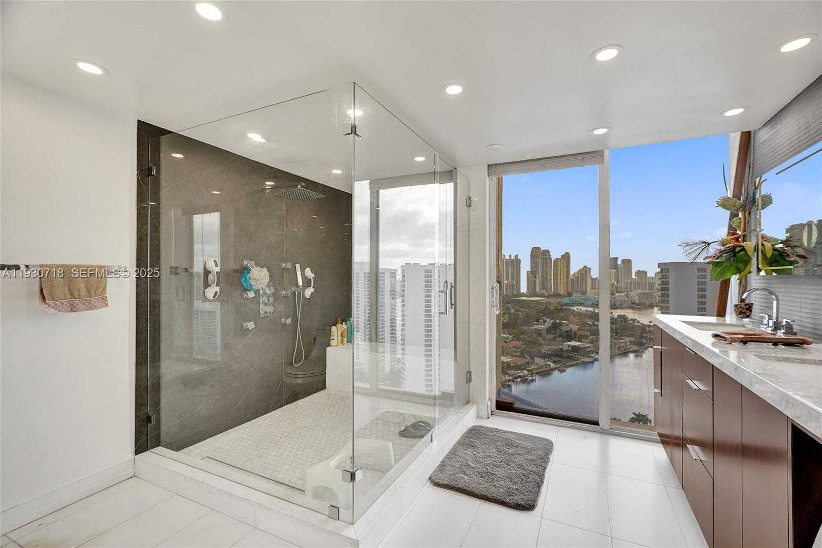 Small Image of 19355 TURNBERRY WAY #26E, Aventura Number 34