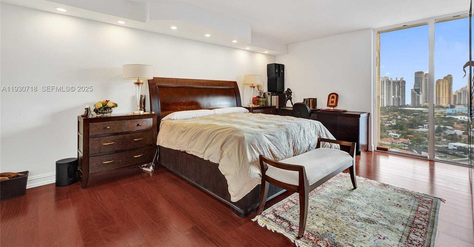 Small Image of 19355 TURNBERRY WAY #26E, Aventura Number 35