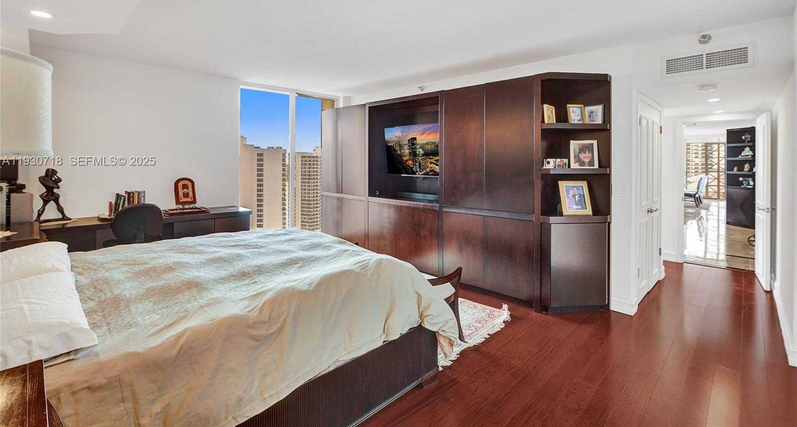 Small Image of 19355 TURNBERRY WAY #26E, Aventura Number 37