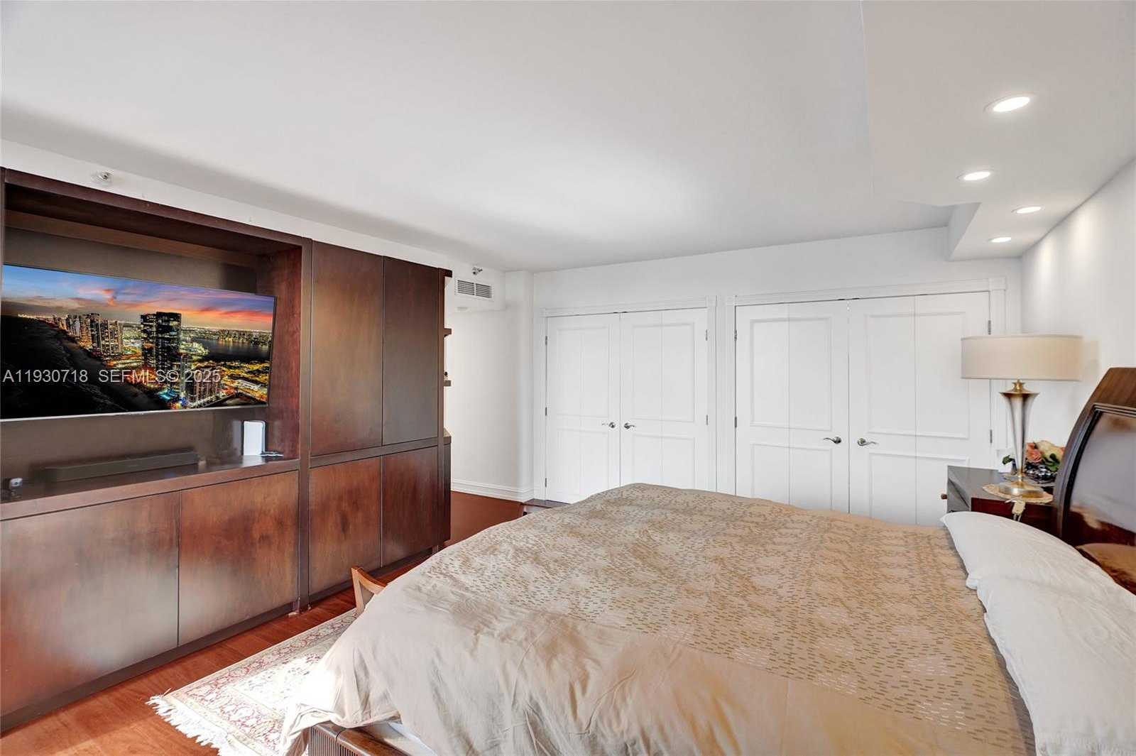 Small Image of 19355 TURNBERRY WAY #26E, Aventura Number 40