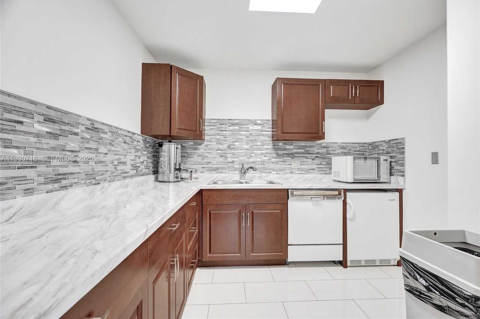 Small Image of 19355 TURNBERRY WAY #26E, Aventura Number 64
