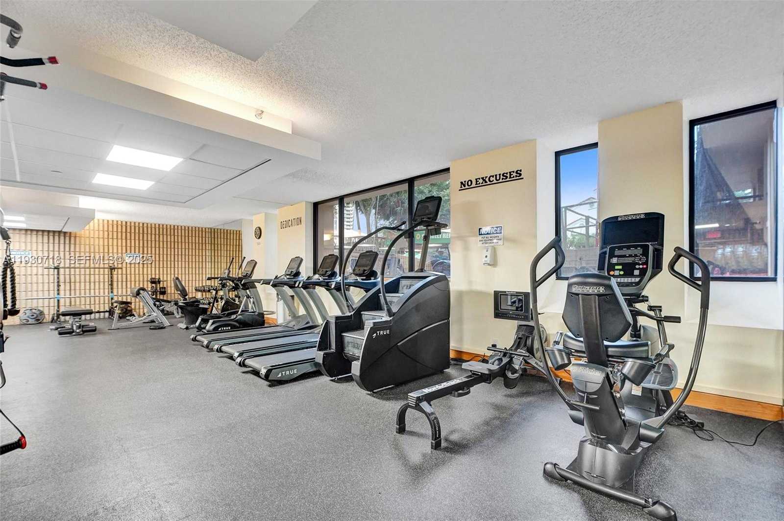 Small Image of 19355 TURNBERRY WAY #26E, Aventura Number 71