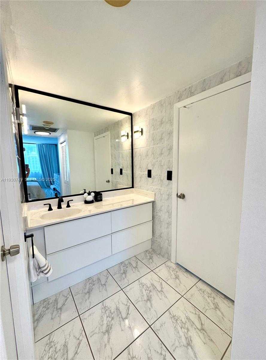 Small Image of 300 BAYVIEW DR #1603, Sunny Isles Beach Number 17