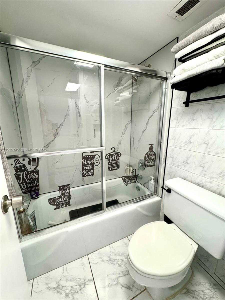 Small Image of 300 BAYVIEW DR #1603, Sunny Isles Beach Number 18