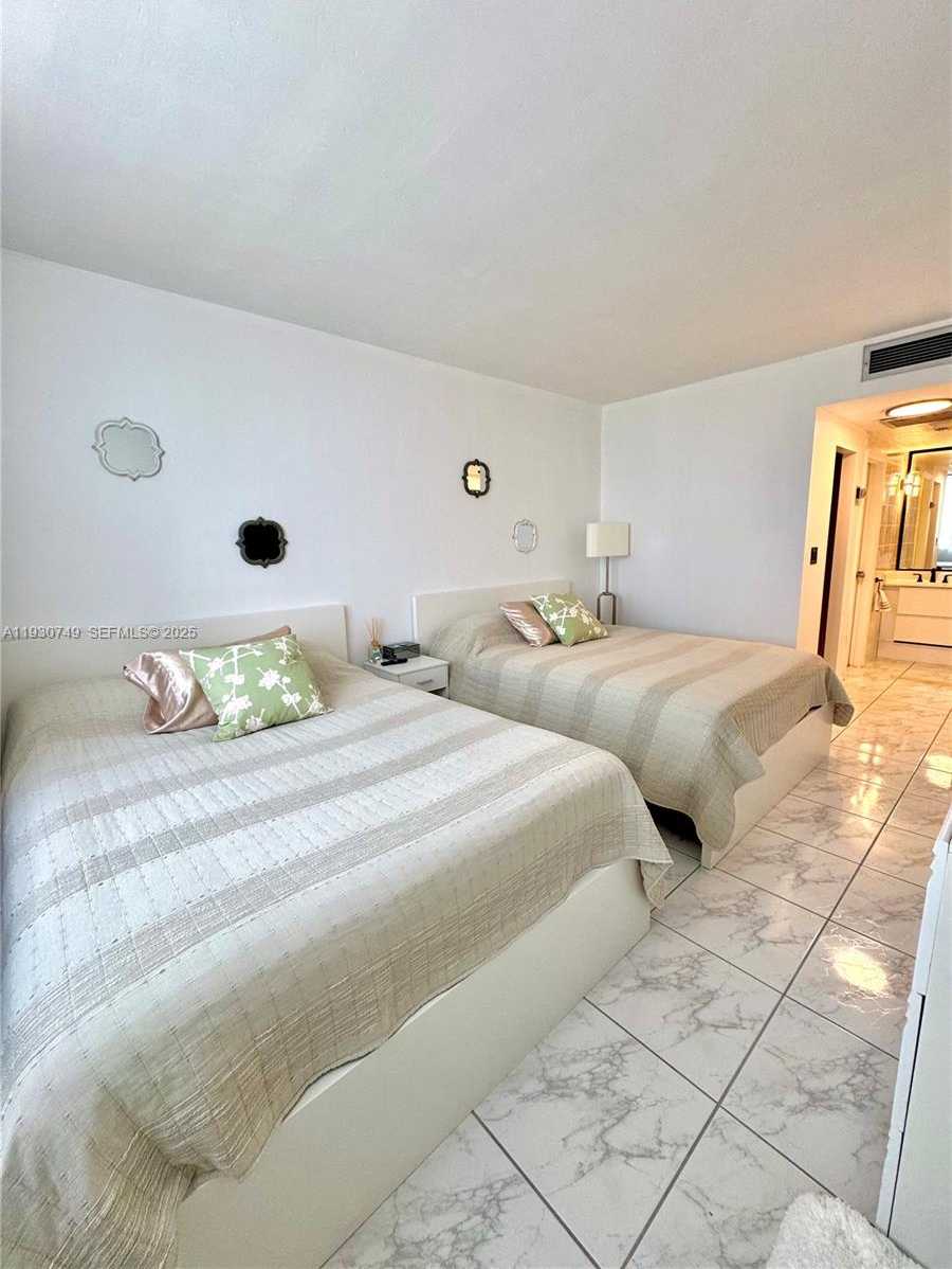 Small Image of 300 BAYVIEW DR #1603, Sunny Isles Beach Number 20