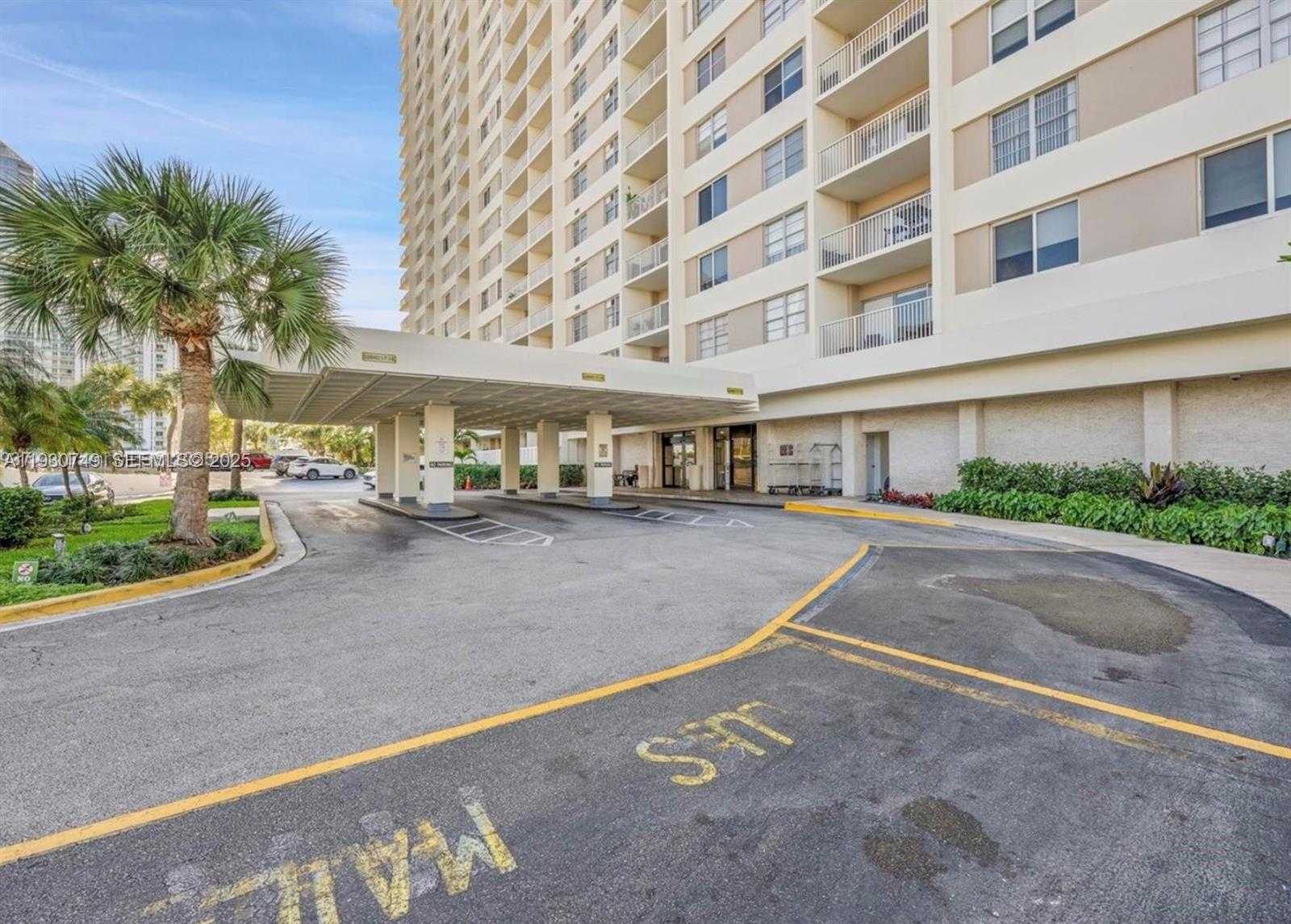 Small Image of 300 BAYVIEW DR #1603, Sunny Isles Beach Number 25