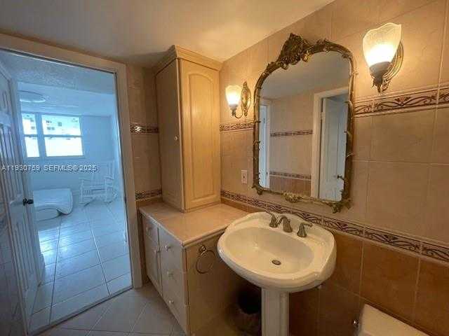 Small Image of 465 OCEAN DR #507, Miami Beach Number 19